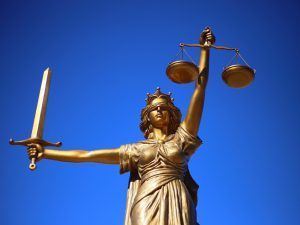 Een rechter kan een vaststellingsovereenkomst vernietigen als de werkgever niet heeft aangeboden om de kosten van juridisch advies te vergoeden.